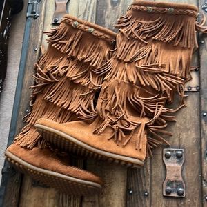 Minnetonka fringe Leather Boots